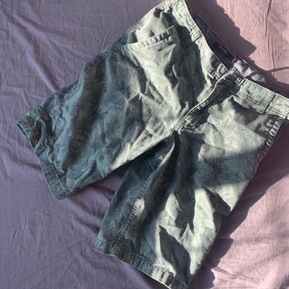 Green Palm Leaf design Shorts - Picture 2 of 3